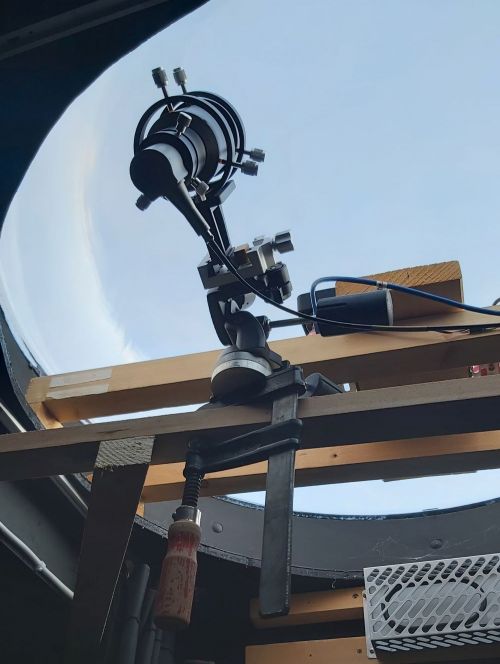 Small astronomical lens used to capture auroral light
